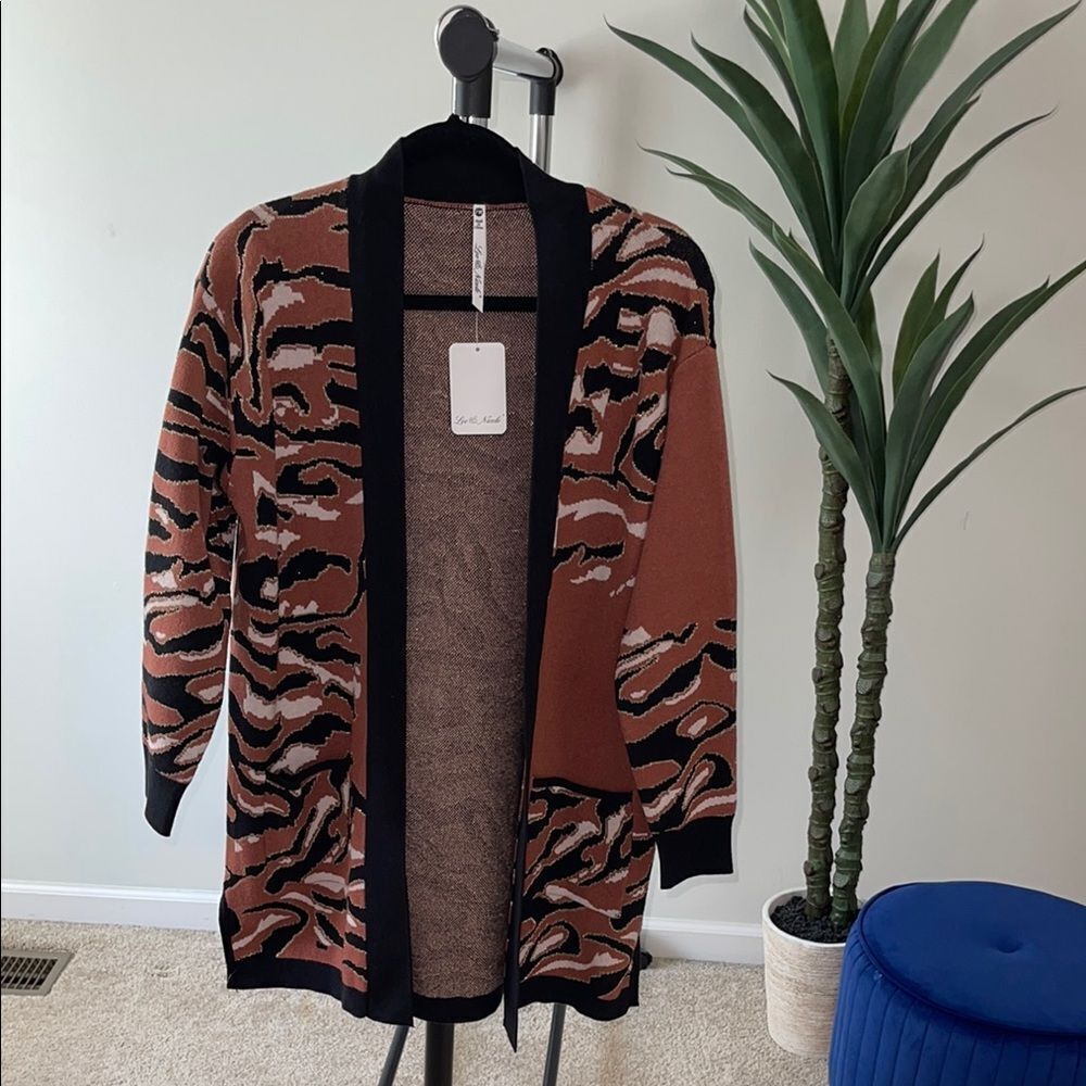 Leo & Nicole Animal Print Long Cardigan Size Petite medium